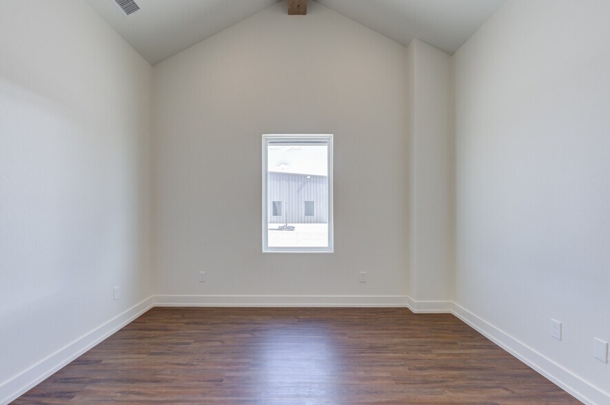 More Photos Of 11418 CR 2220, Lubbock Warehouse For Sale