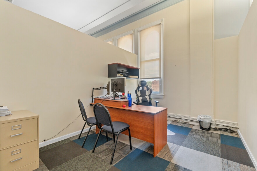 More Photos Of 429 N Eutaw St, Baltimore Office For Sale