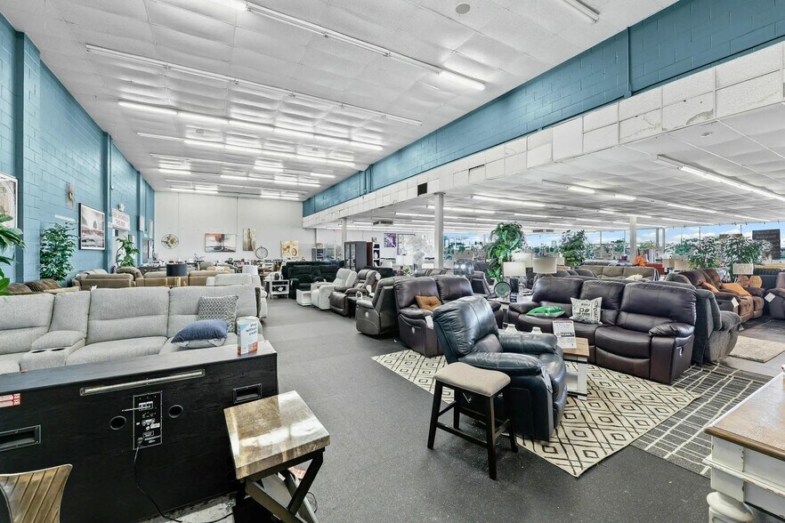 More Photos Of 1436 Reynolds Rd, Maumee Freestanding For Lease
