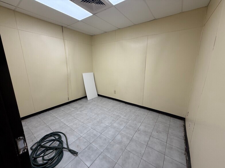 More Photos Of 209 S Cocoa Blvd, Cocoa Fast Food For Lease