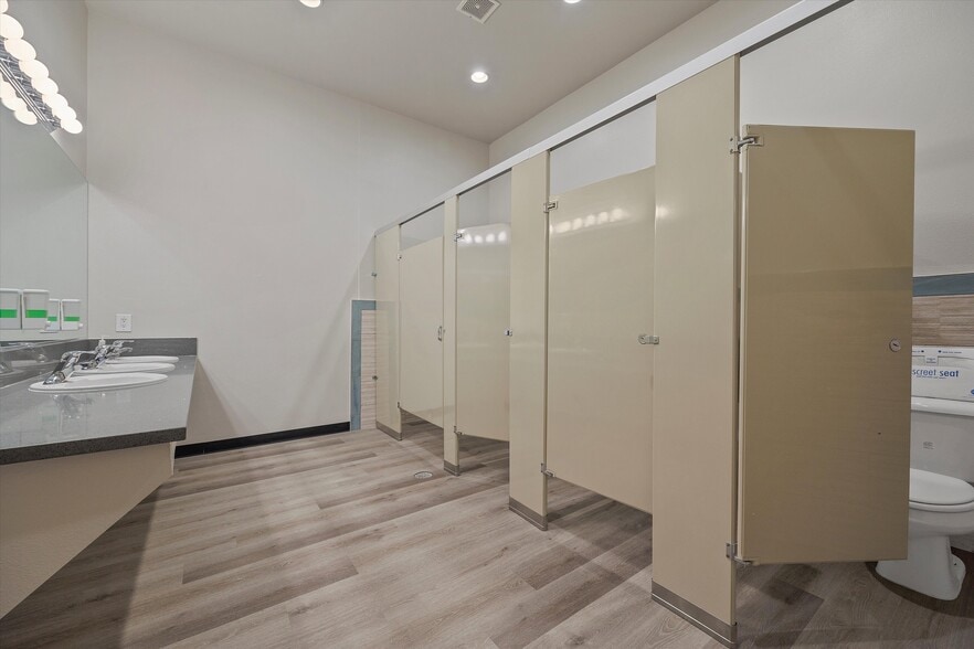 More Photos Of 4130 N Martin Luther King Blvd, North Las Vegas Office For Sale