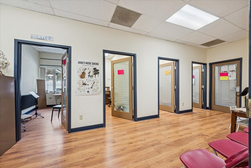 More Photos Of 258 King George Rd, Warren Office For Sale