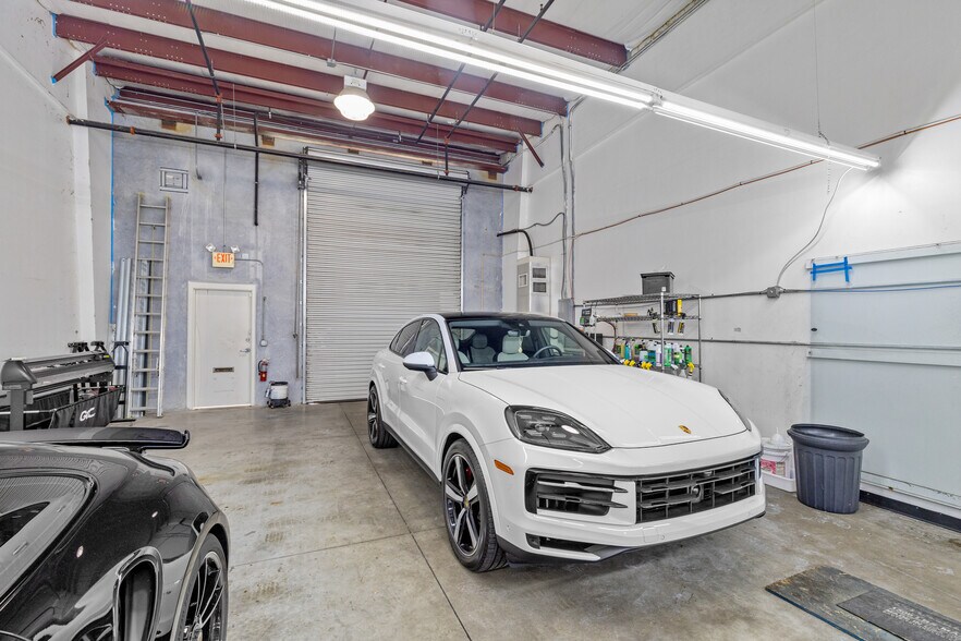 More Photos Of 17000 Alico Commerce Ct, Fort Myers Flex For Sale