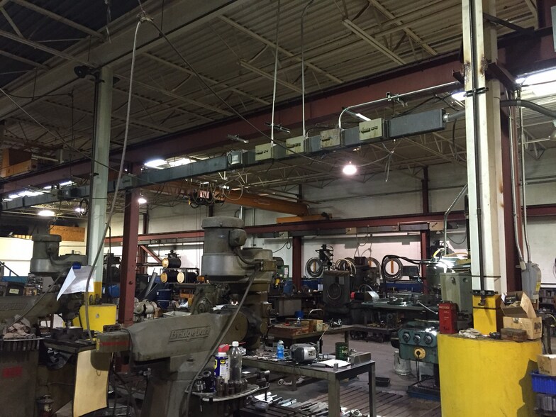 More Photos Of 38451 Webb Dr, Westland Warehouse For Lease