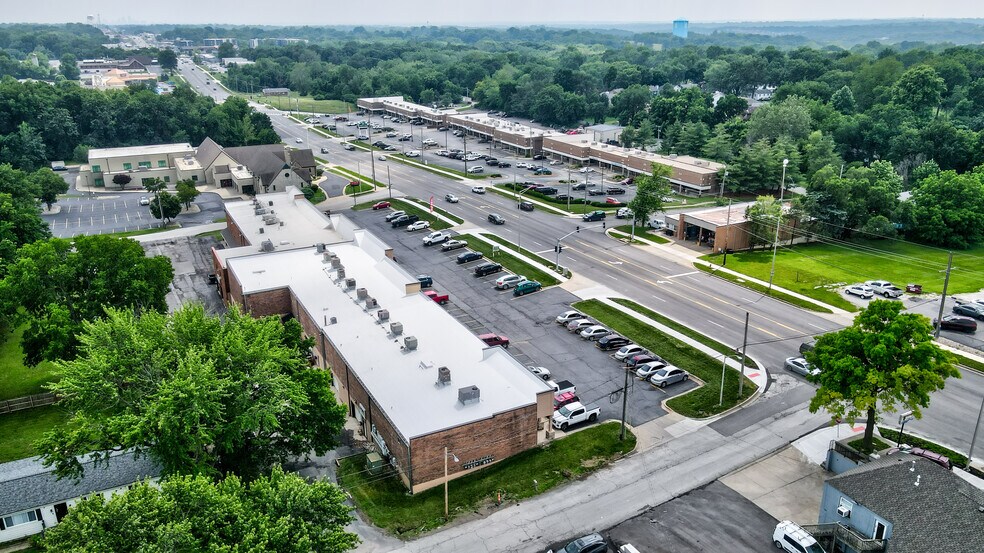 More Photos Of 8101-8129 N Oak Tfwy, Kansas City Unknown For Lease