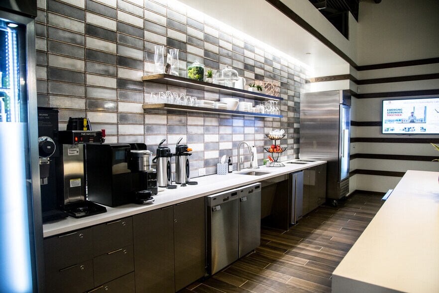 More Photos Of 75 Port City Lndg, Mount Pleasant Office For Lease