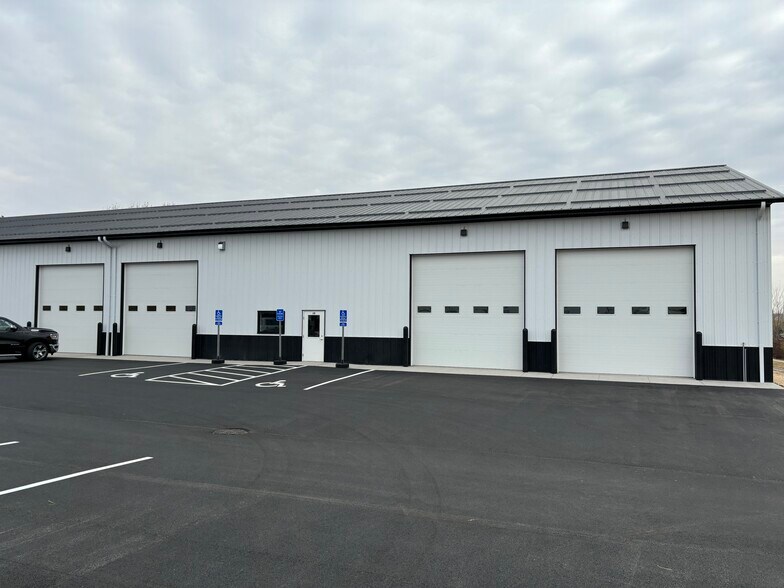 More Photos Of 6211 34th Ave NW, Rochester Warehouse For Lease
