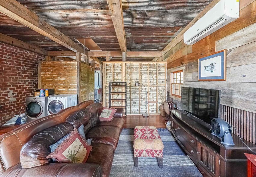 More Photos Of 250 Cleveland St, Locust Grove Industrial For Sale