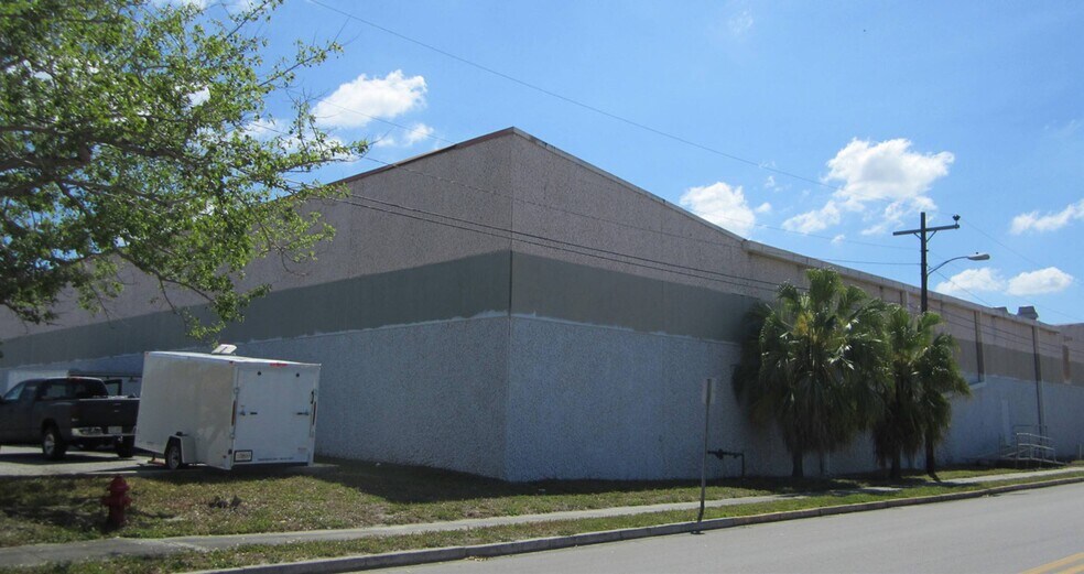 More Photos Of 4820 Leonard St, Cape Coral General Retail For Lease