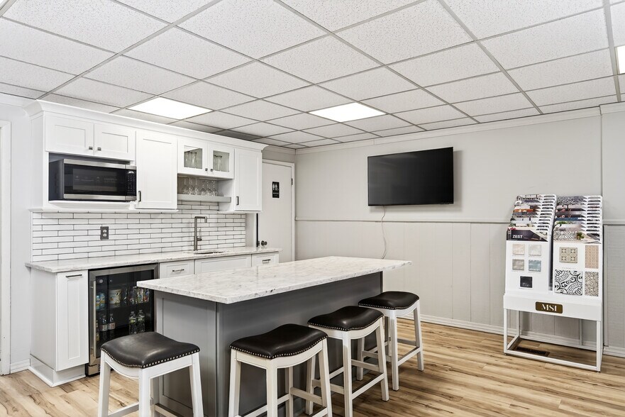 More Photos Of 5476 Broadway St, Lancaster Storefront Retail Residential For Sale