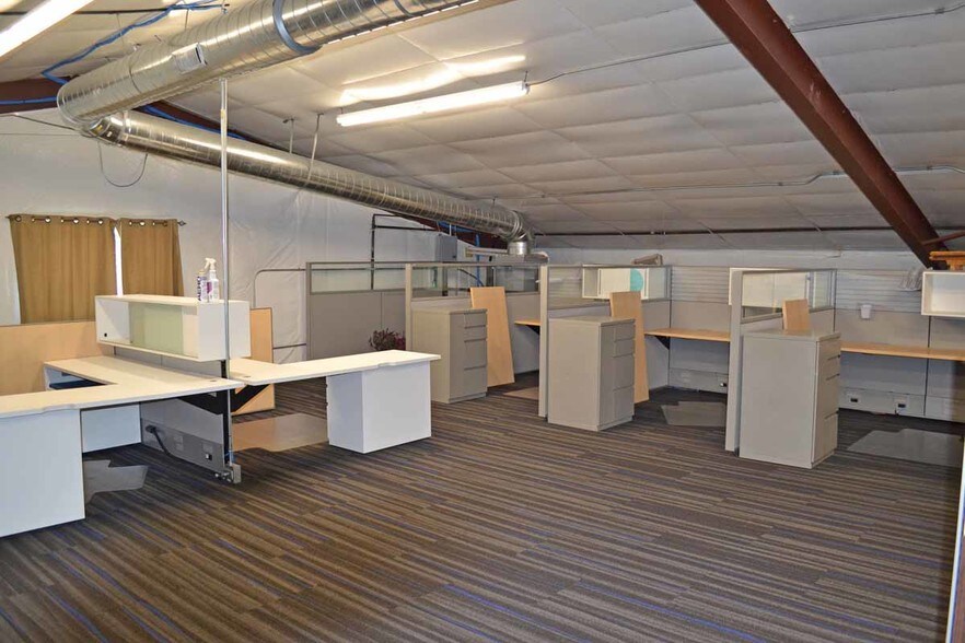 More Photos Of 2415 N Illinois St, Swansea Flex For Sale