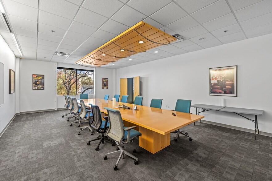 More Photos Of 5775-5785 Lindero Canyon Rd, Westlake Vlg, Westlake Village Warehouse For Lease