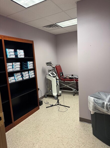 More Photos Of 120 Simsbury Rd, Avon Medical For Lease
