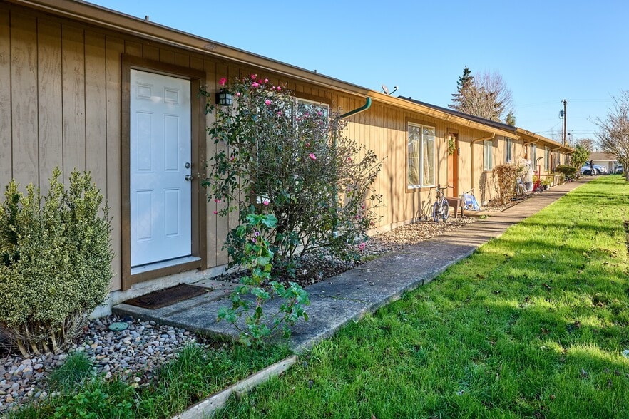 More Photos Of 880 N Pershing St, Mount Angel Apartments For Sale