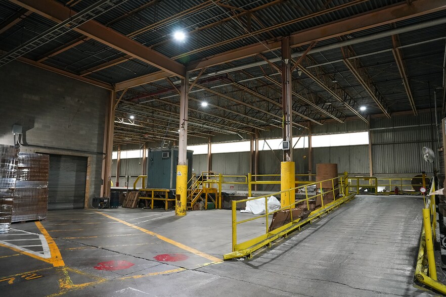More Photos Of 3363 Davis Rd, Thorold Warehouse For Lease