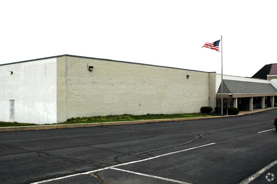 More Photos Of 841 Gravel Pike, Collegeville Supermarket For Lease