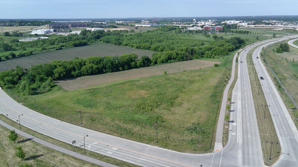 More Photos Of 2000 Gateway Blvd, Beloit Land For Sale