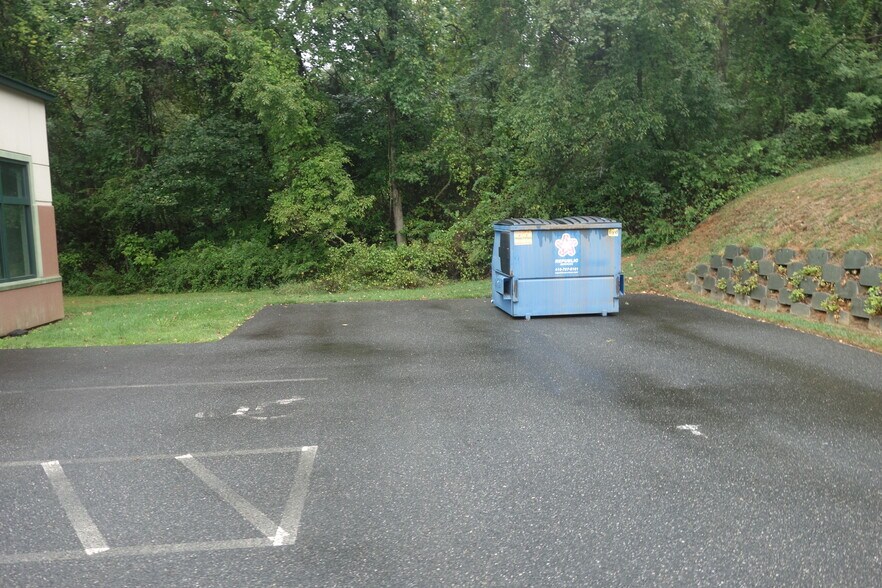 More Photos Of 2129 Pulaski Hwy, Havre De Grace Showroom For Lease