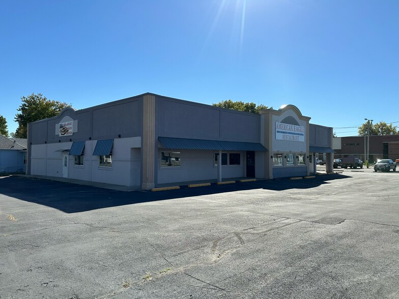 More Photos Of 102 E Park St, Taylorville Freestanding For Sale