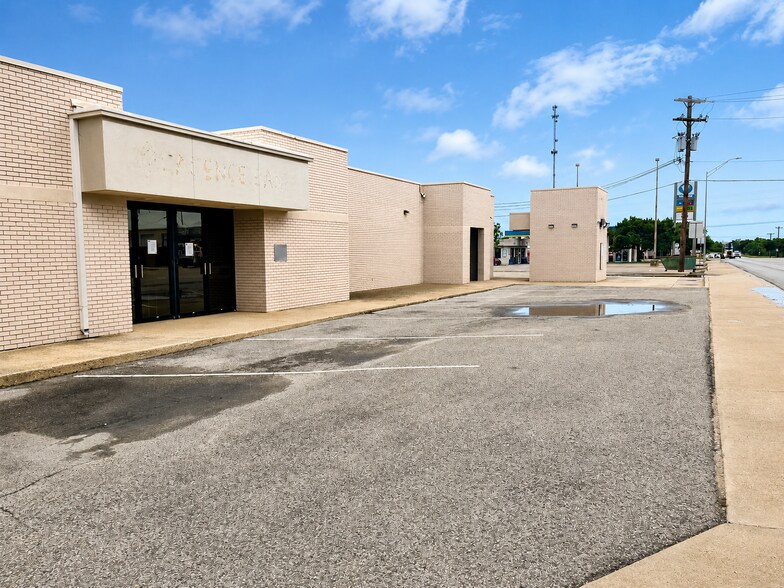 Primary Photo Of 101 N 4th St, Lometa Daycare Center For Sale