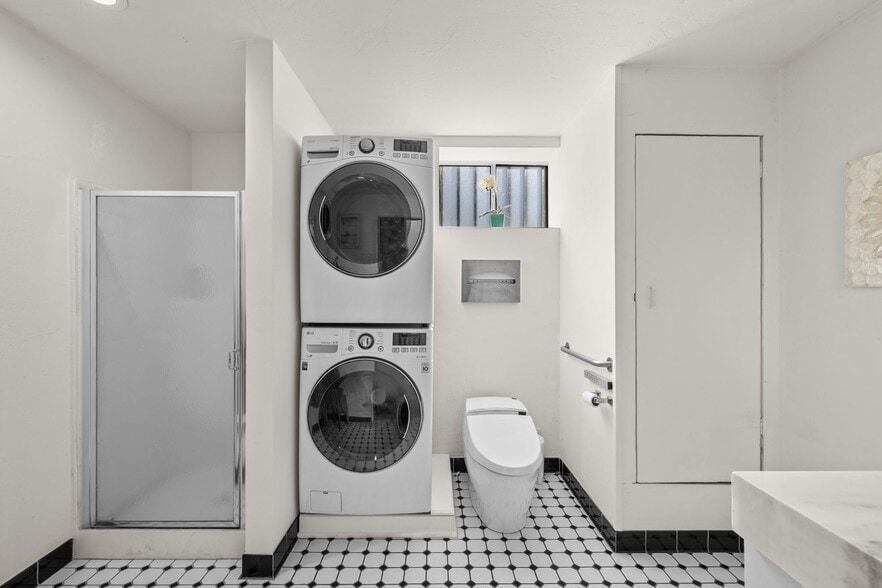 More Photos Of 133 Sunnyway Dr, Ventura Warehouse For Lease