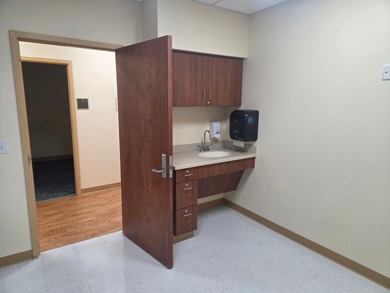 More Photos Of 2054 Sycamore Ave, Buena Vista Storefront For Lease