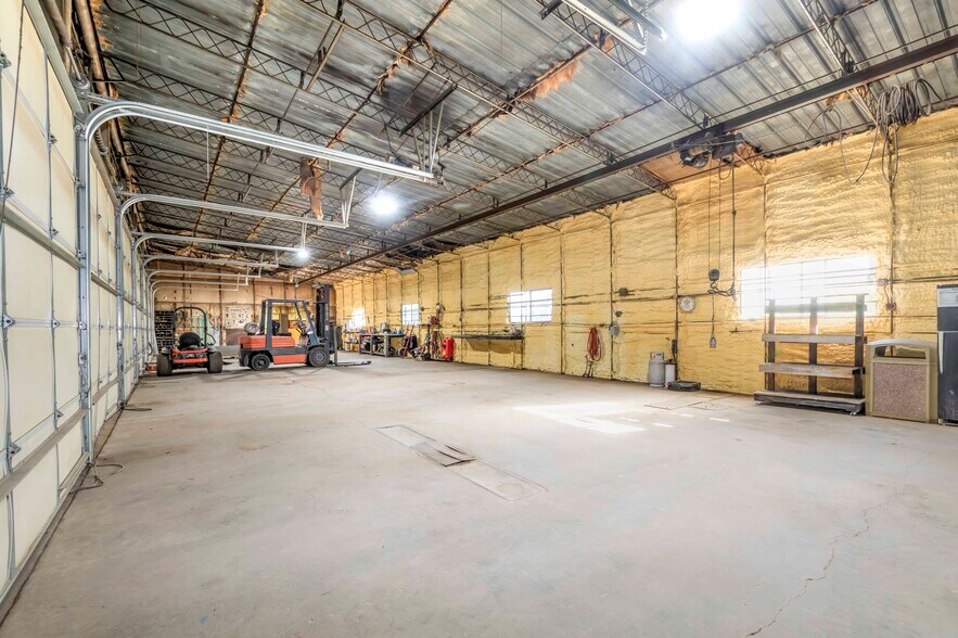 More Photos Of 214 N Highway 18, Chandler General Retail For Sale