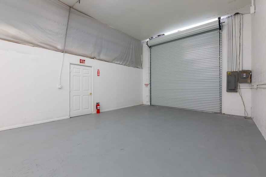 More Photos Of 128 Tomahawk Dr, Indian Harbour Beach Warehouse For Lease