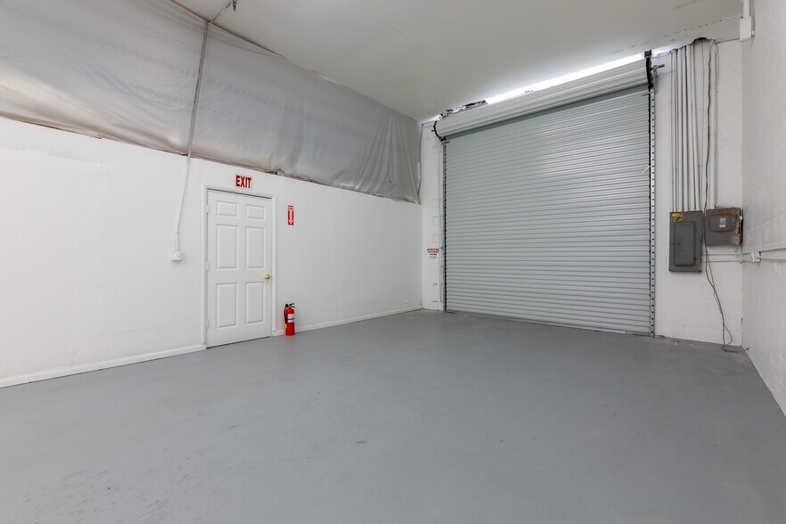 More Photos Of 128 Tomahawk Dr, Indian Harbour Beach Warehouse For Sale