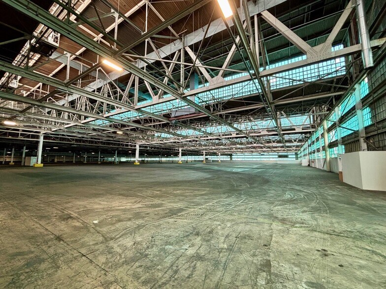 More Photos Of 2800 Eastern Blvd, Middle River Distribution For Lease