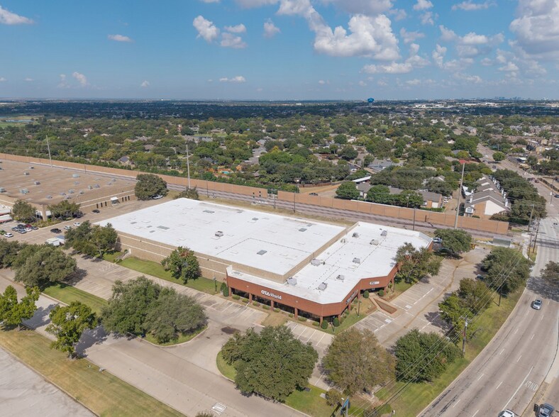More Photos Of 1303 Marsh Ln, Carrollton Warehouse For Lease