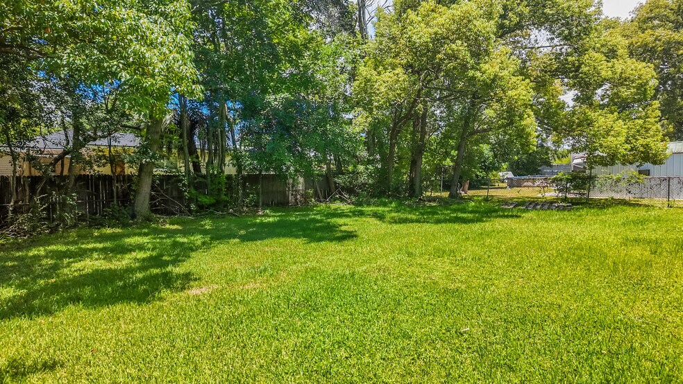 More Photos Of 6215 Claret Dr, Jacksonville Office Residential For Sale