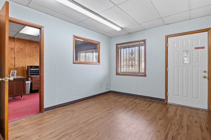 More Photos Of 4008 Dauphin Island Pky, Mobile Showroom For Sale