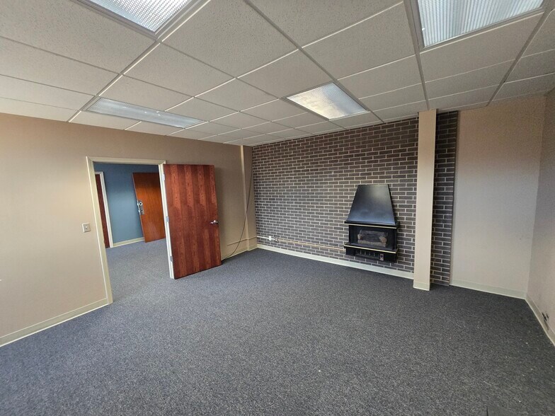 More Photos Of 2900 SW Plass Ct, Topeka Medical For Lease