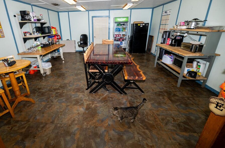 More Photos Of 203 Norton St, Lone Oak Warehouse For Sale