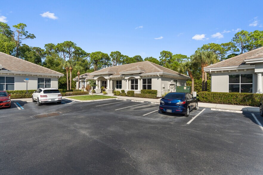 More Photos Of 13730 Cypress Terrace Cir, Fort Myers Medical For Sale