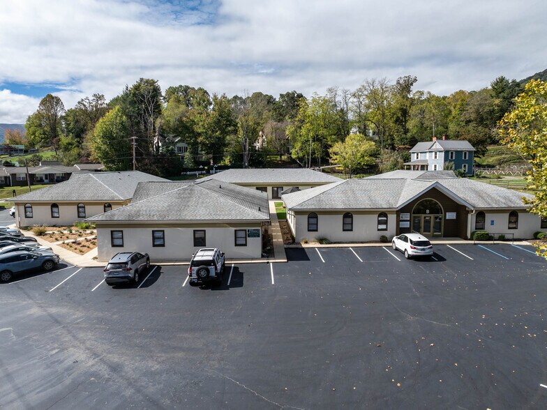 More Photos Of 367-400 Dellwood Rd, Waynesville Medical For Sale