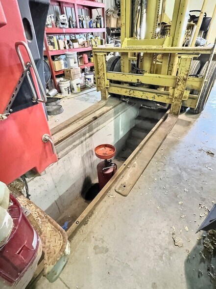 More Photos Of 1006 S Lawler, Mitchell Warehouse For Sale