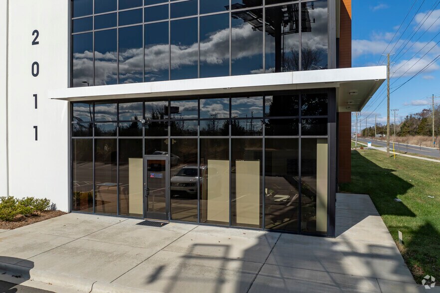 More Photos Of 2011 Nevada Boulevard, Charlotte Warehouse For Lease