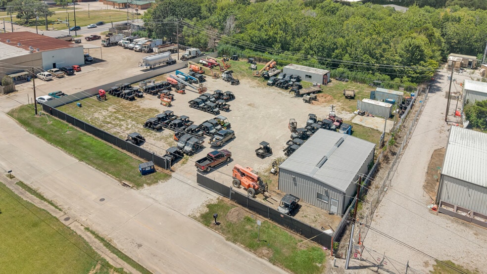 Primary Photo Of 201 N Walker St, Angleton Warehouse For Sale