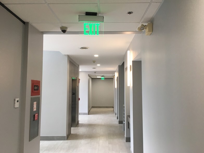 More Photos Of 9015 Mountain Ridge Dr, Austin Medical For Lease