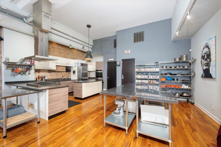 More Photos Of 7322 Madison Ave, Forest Park Storefront Retail Residential For Sale