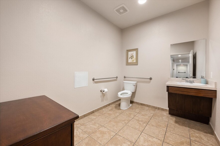 More Photos Of 306 Hospital Dr, Corsicana Rehabilitation Center For Sale