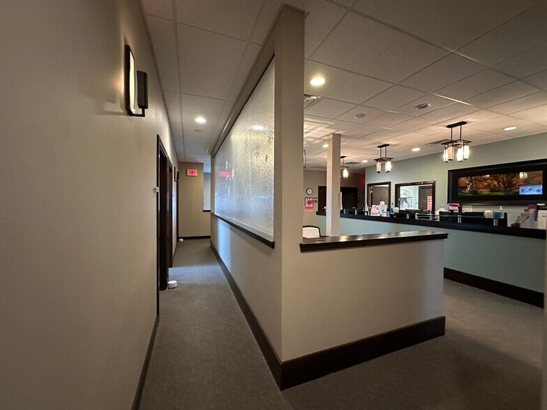 More Photos Of 673 Westbury Dr, Iowa City Storefront Retail Office For Sale