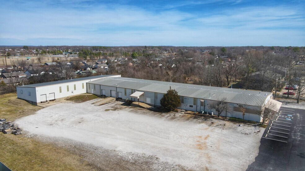 More Photos Of 110 E Linden St, Rogers Unknown For Lease