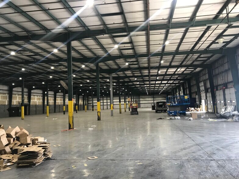 More Photos Of 113 Corporate Dr, Radford Manufacturing For Lease