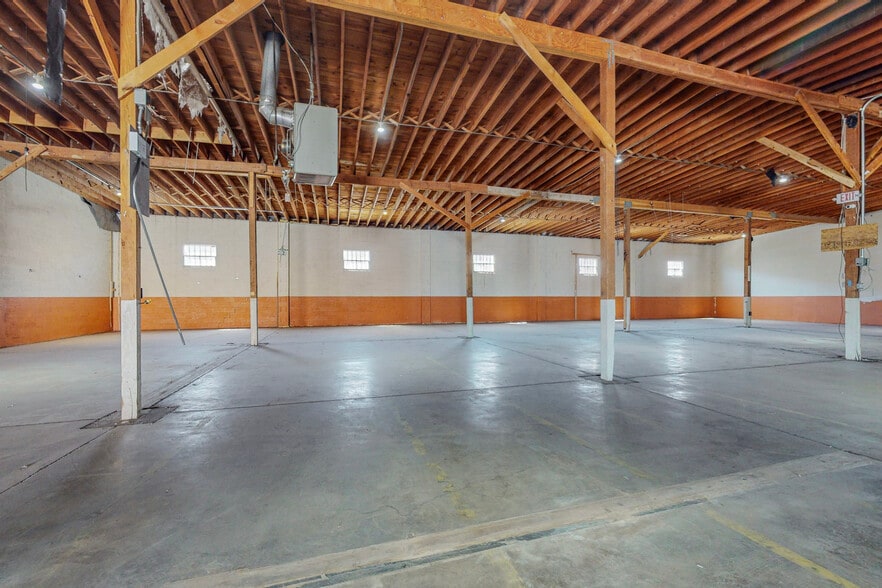More Photos Of 1823 Commercial St NE, Albuquerque Warehouse For Sale