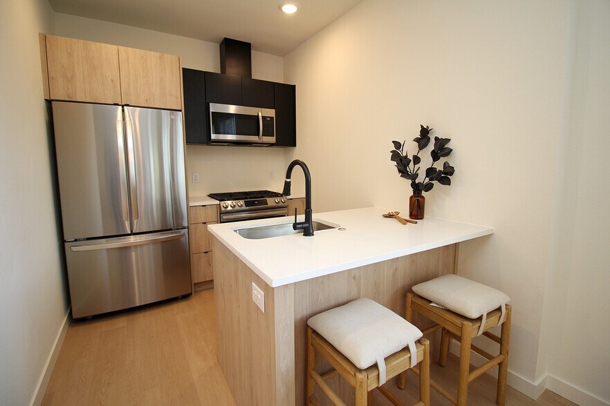 More Photos Of 7530 N Richmond Ave, Portland Apartments For Sale