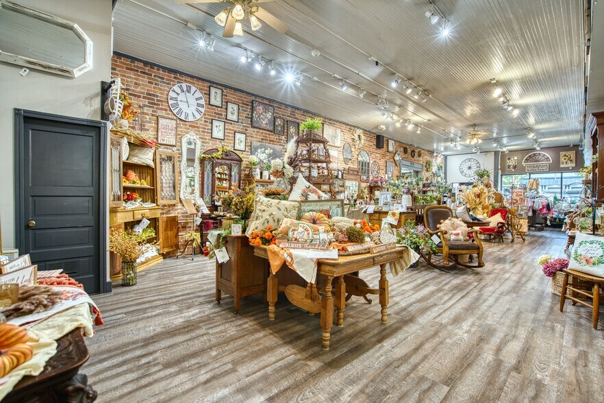 More Photos Of 428 Main St, Windsor Storefront Retail Residential For Sale