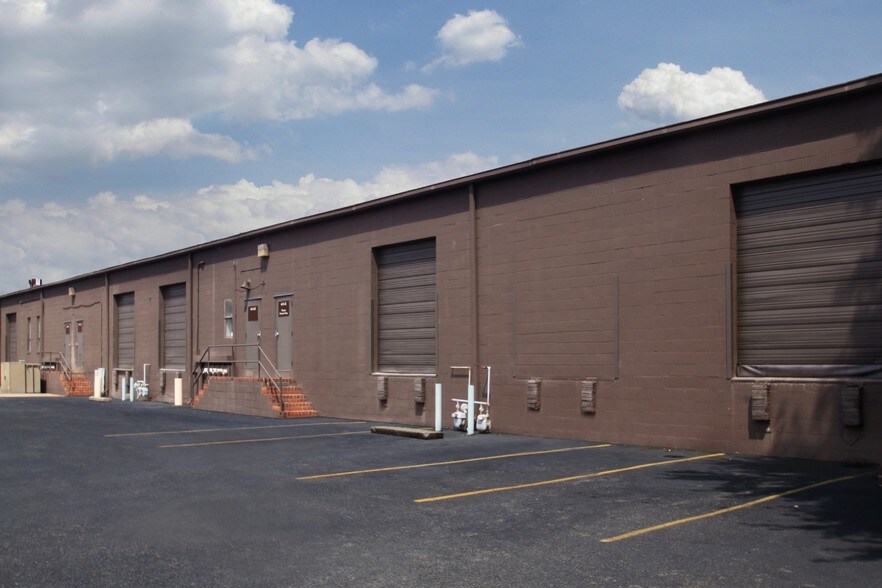 More Photos Of 4123 Rose Lake Dr, Charlotte Flex For Sale